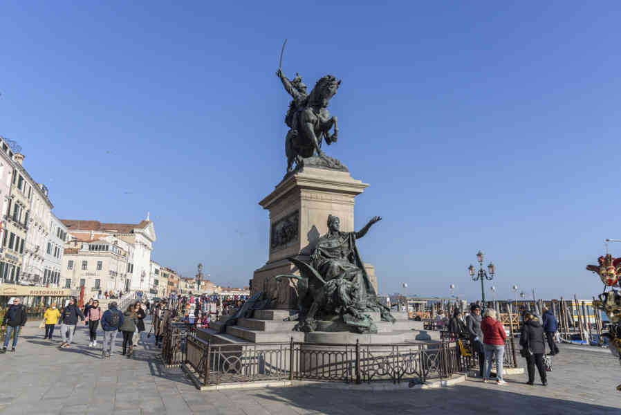 Italia - Venecia 079 - monumento a Vittorio Emanuele II.jpg